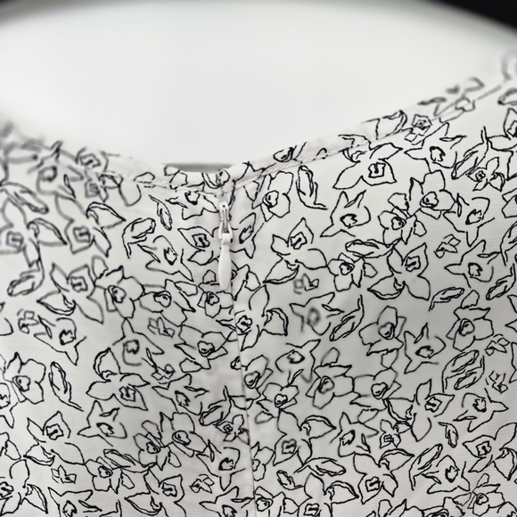 Club Monaco Size Small Women's Black And White Floral Top Blouse Puff Sleeve - Picture 9 of 14